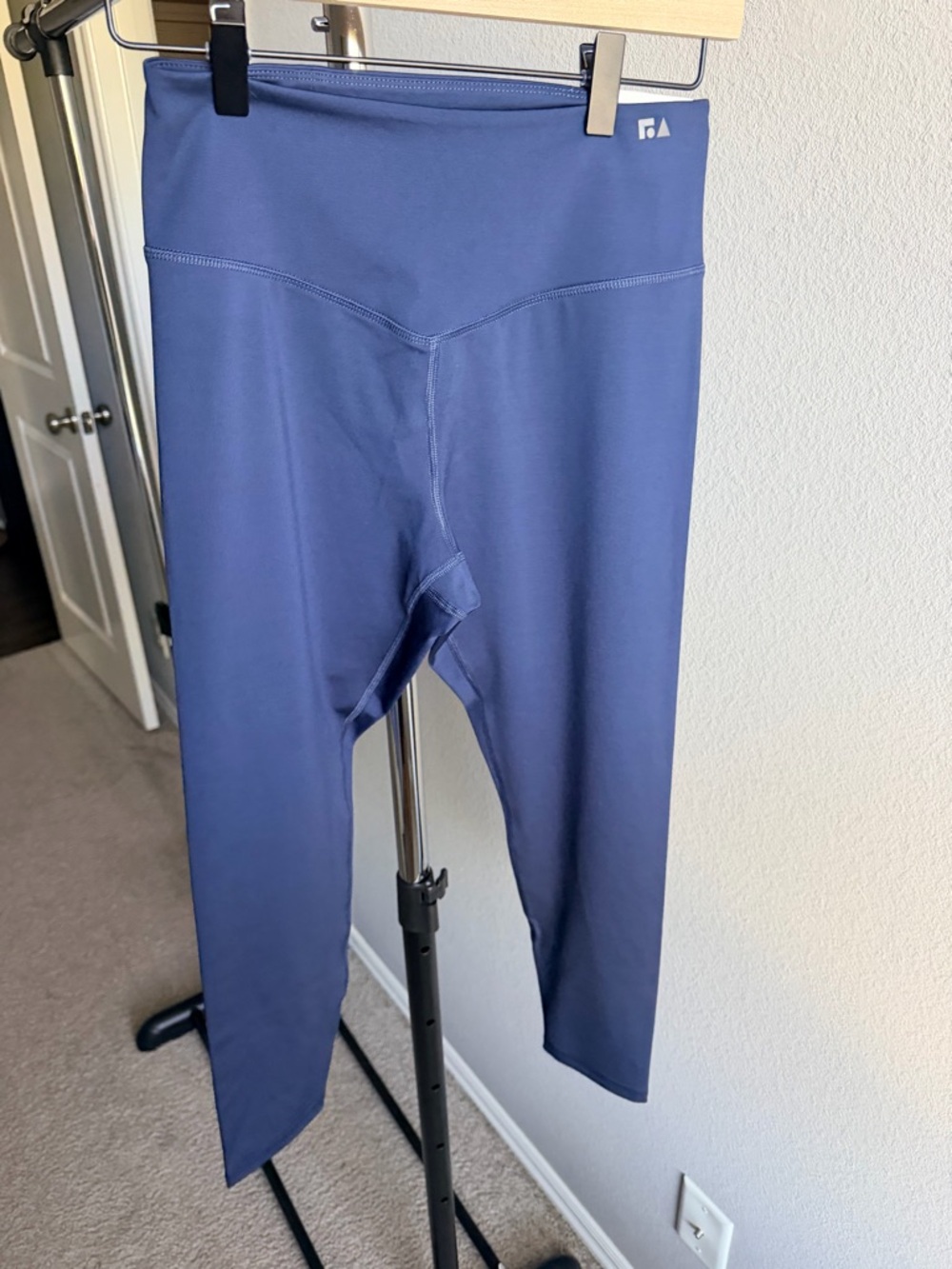 High-Waist Periwinkle Active Leggings with Subtle Logo